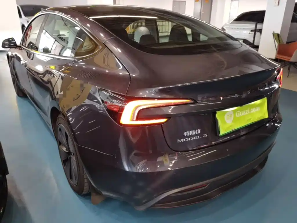 Tesla Model 3 — миниатюра 5