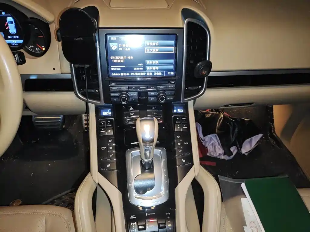 Porsche Cayenne — миниатюра 14