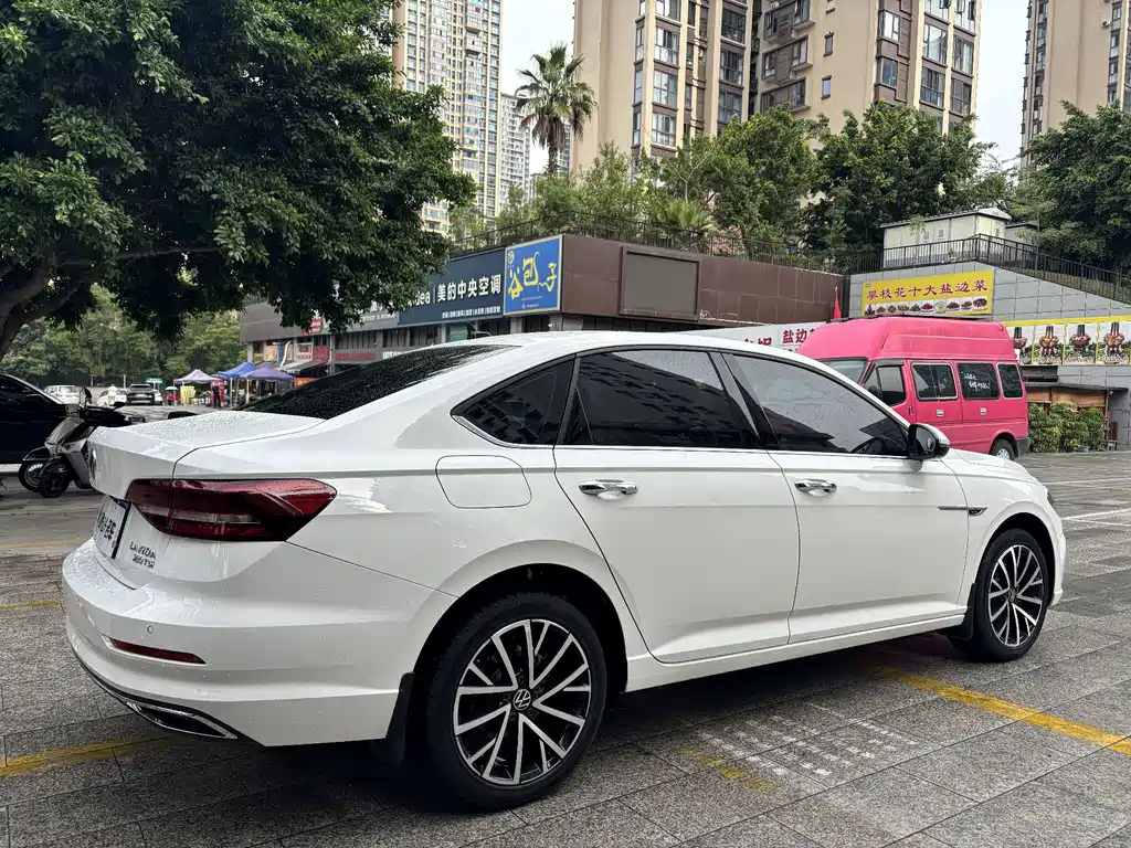 Volkswagen Lavida — миниатюра 6