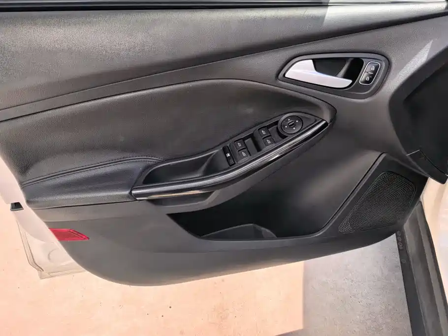 Ford Focus — миниатюра 7