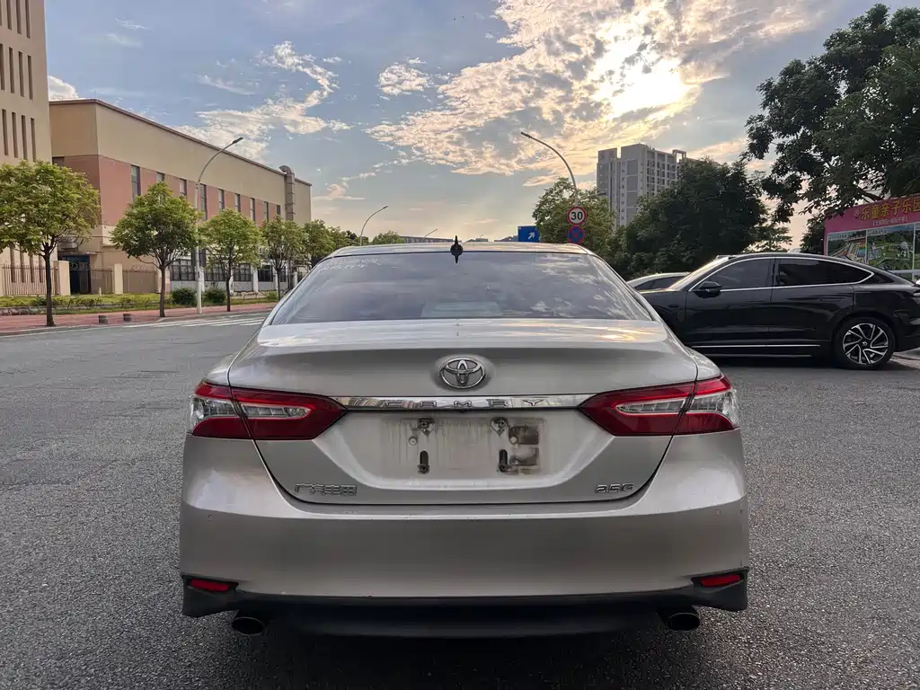 Toyota Camry — миниатюра 5