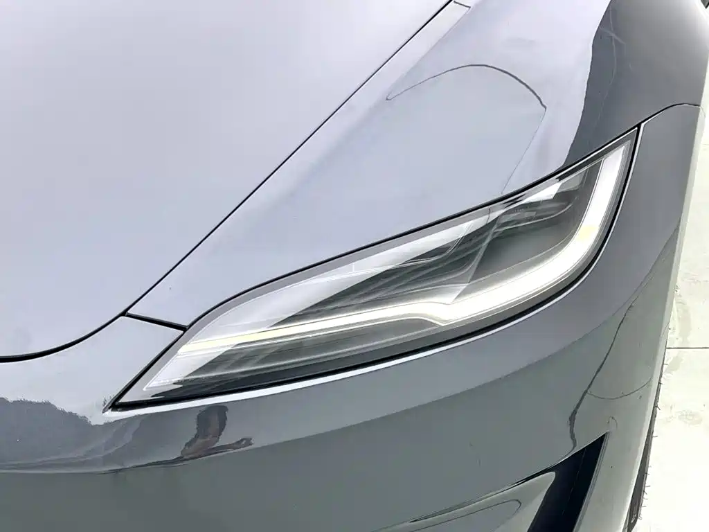 Tesla Model 3 — миниатюра 8
