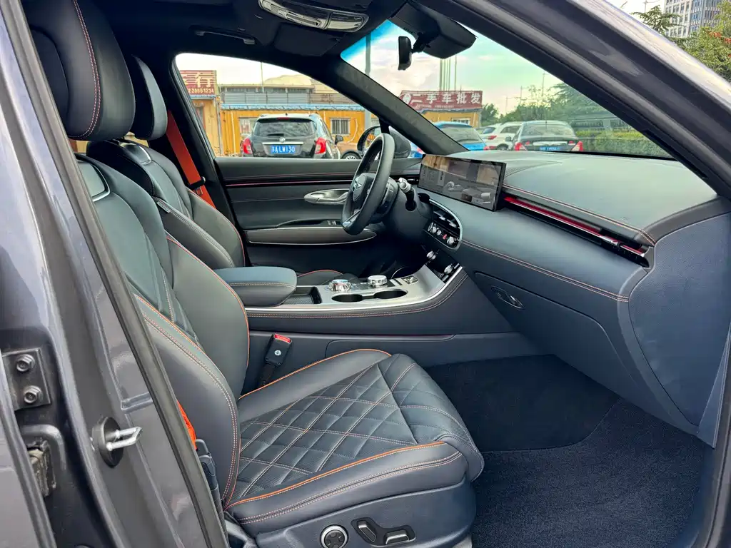 Genesis GV70 — миниатюра 13