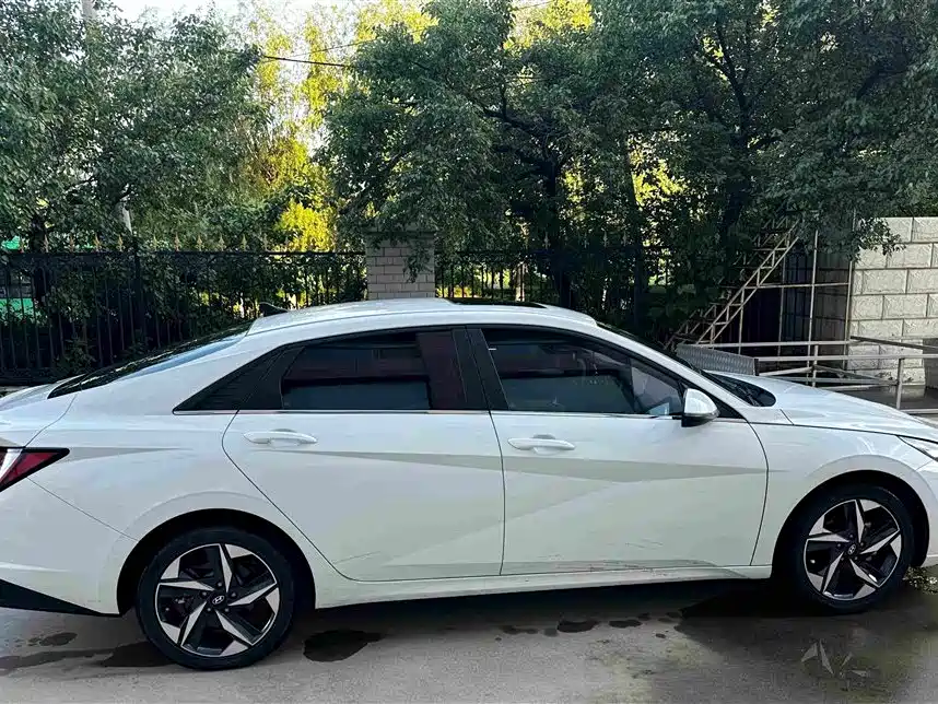 Hyundai Elantra — миниатюра 14