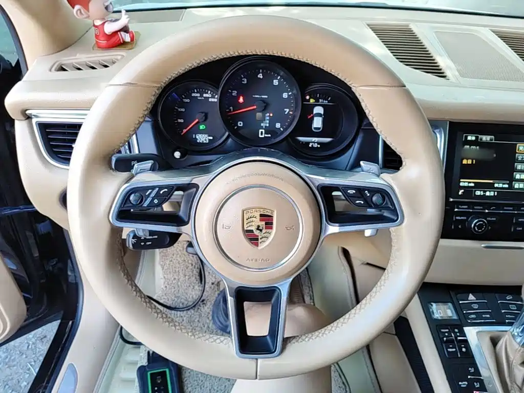 Porsche Macan — миниатюра 11