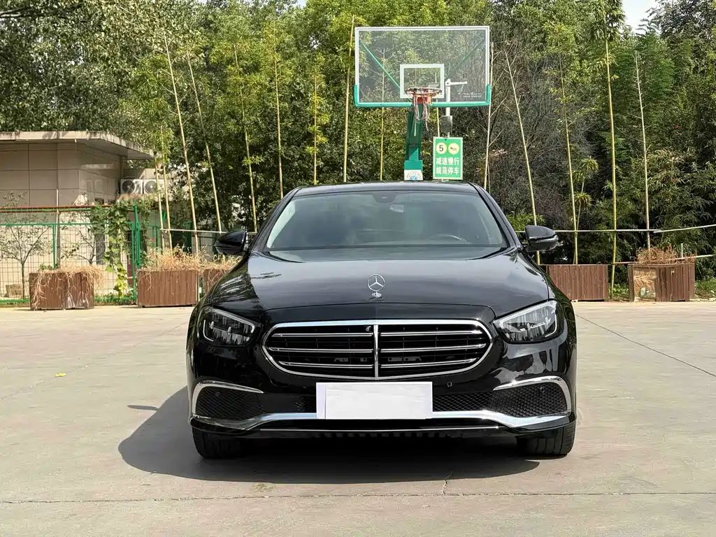 Mercedes-Benz E-Class — миниатюра 2