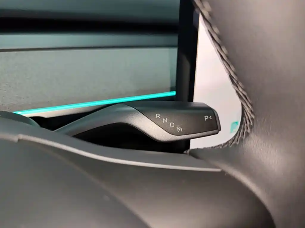 Tesla Model Y — миниатюра 14
