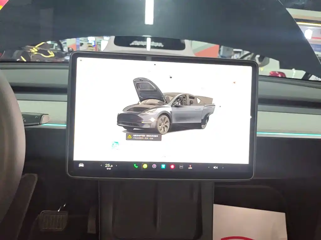 Tesla Model Y — миниатюра 13