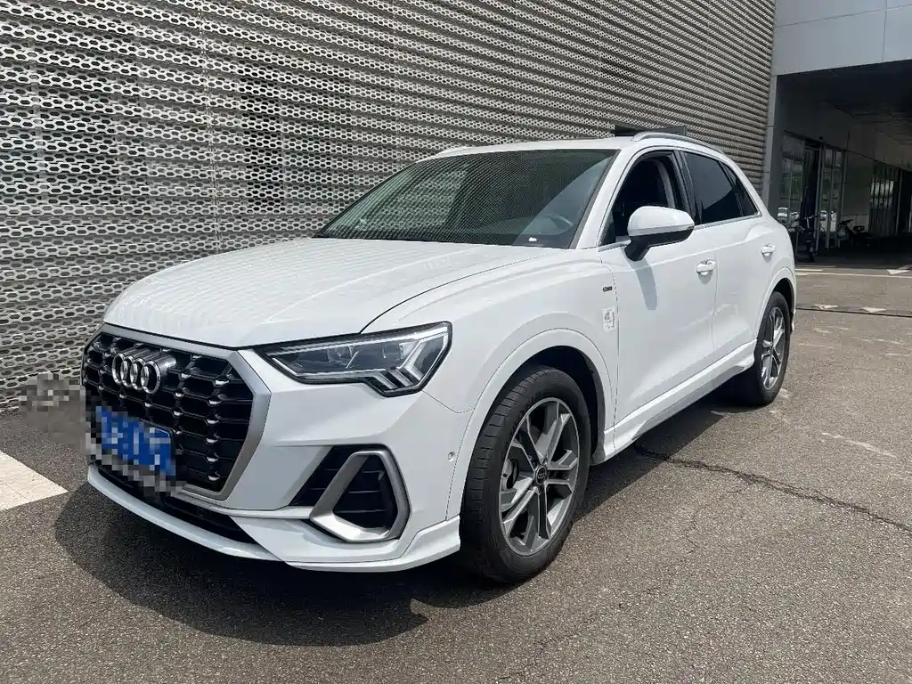 Купить Audi Q3