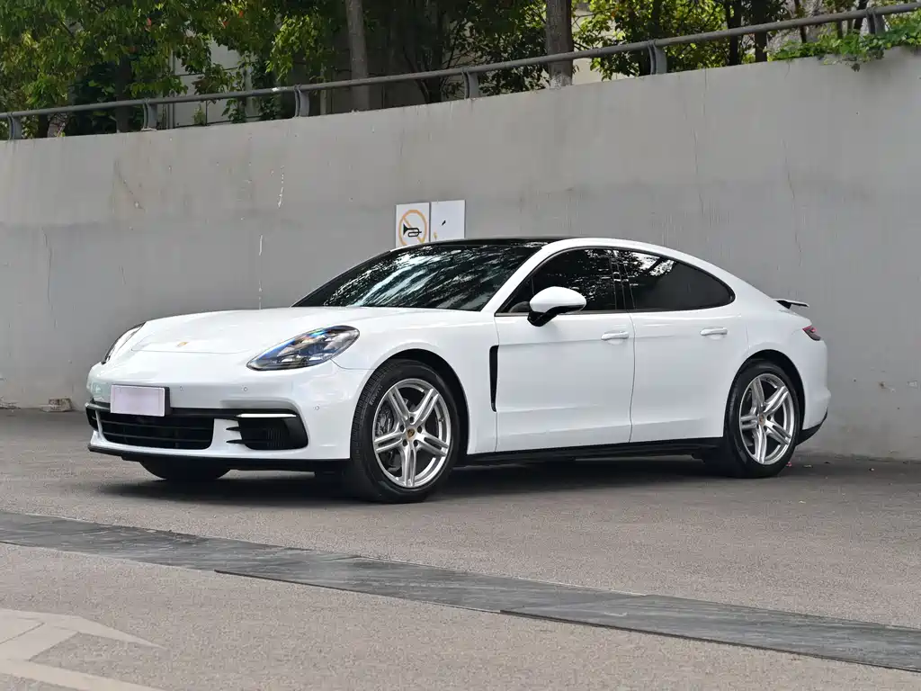 Porsche Panamera 2021