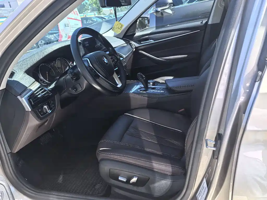 BMW 5 Series — миниатюра 5