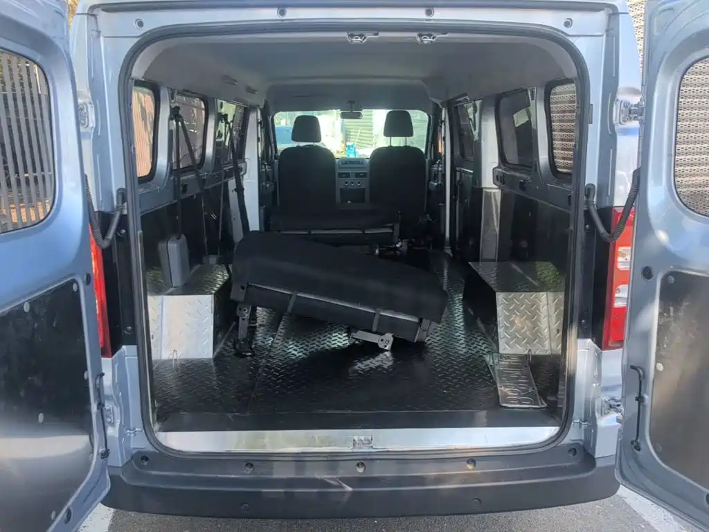 Wuling Yangguang — миниатюра 19
