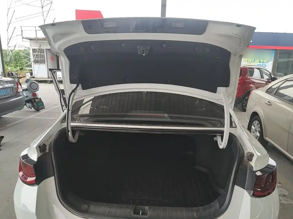 Geely L HiP — миниатюра 19