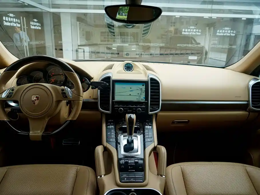 Porsche Cayenne — миниатюра 8