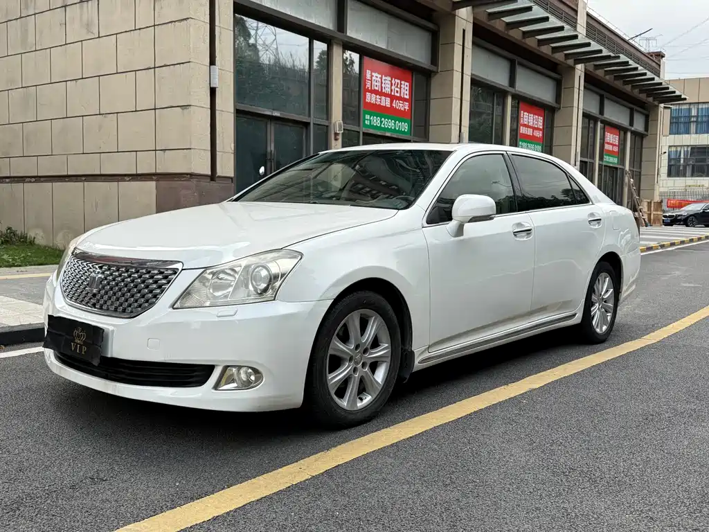 Toyota Crown 2011