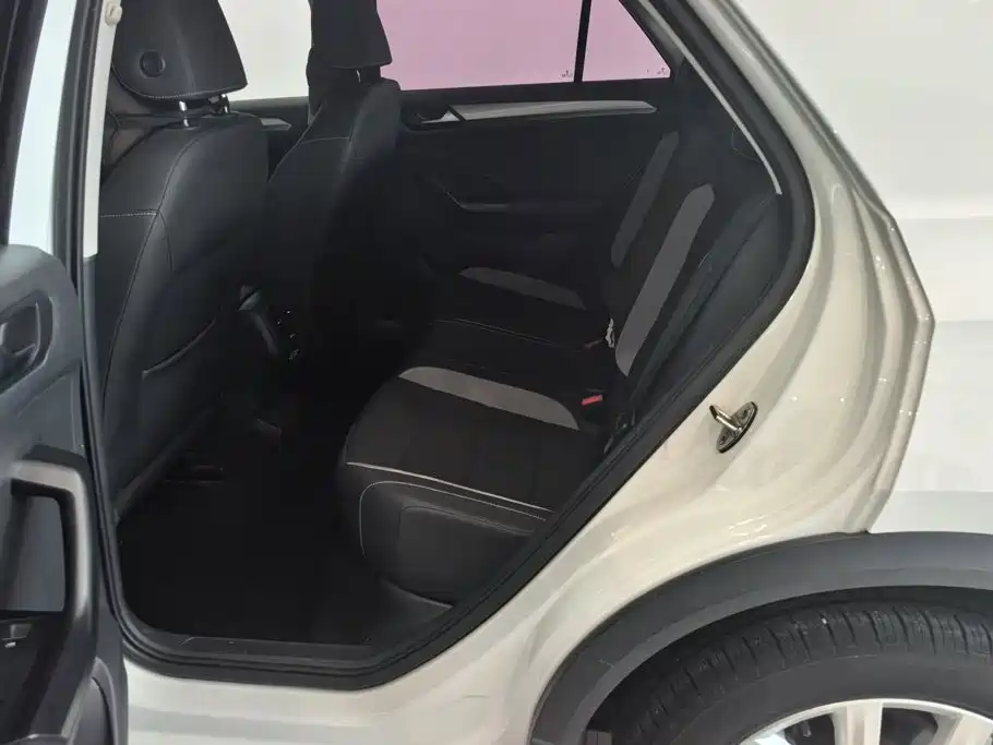 Volkswagen T-Roc — миниатюра 11
