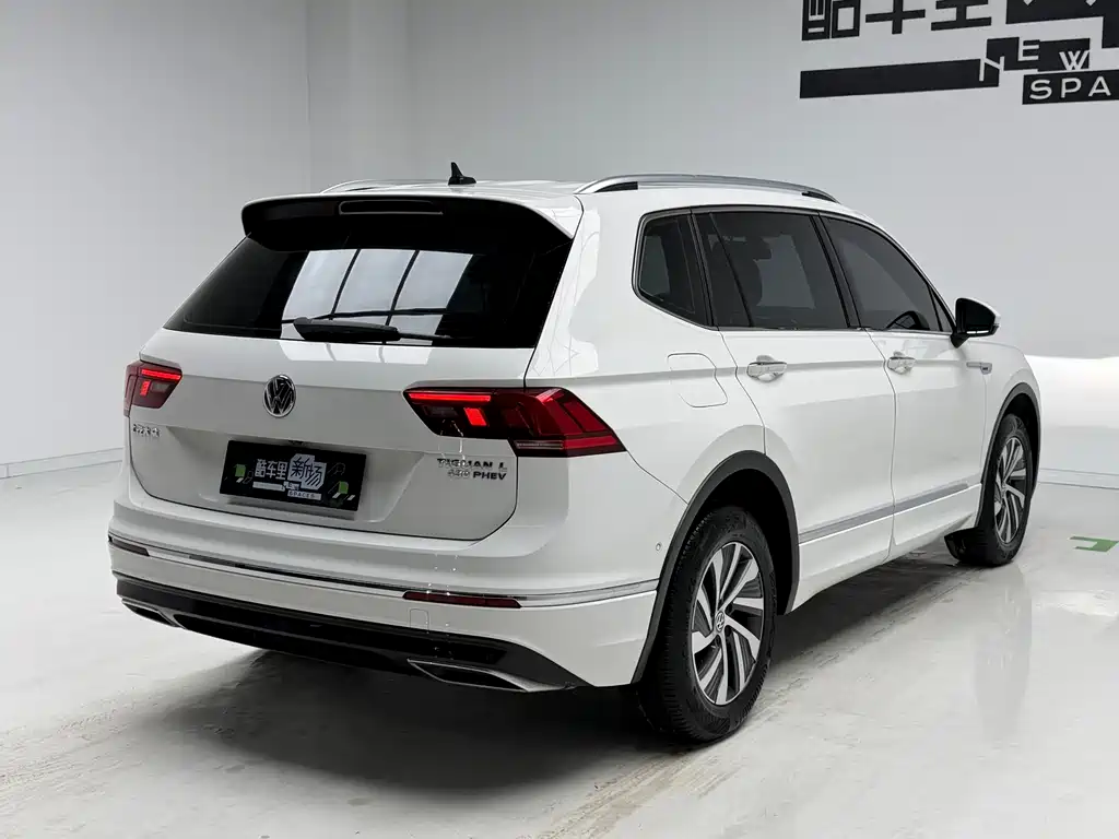 Volkswagen Tiguan L PHEV 430PHEV Plug-in Hybrid Premium Edition, фото 4