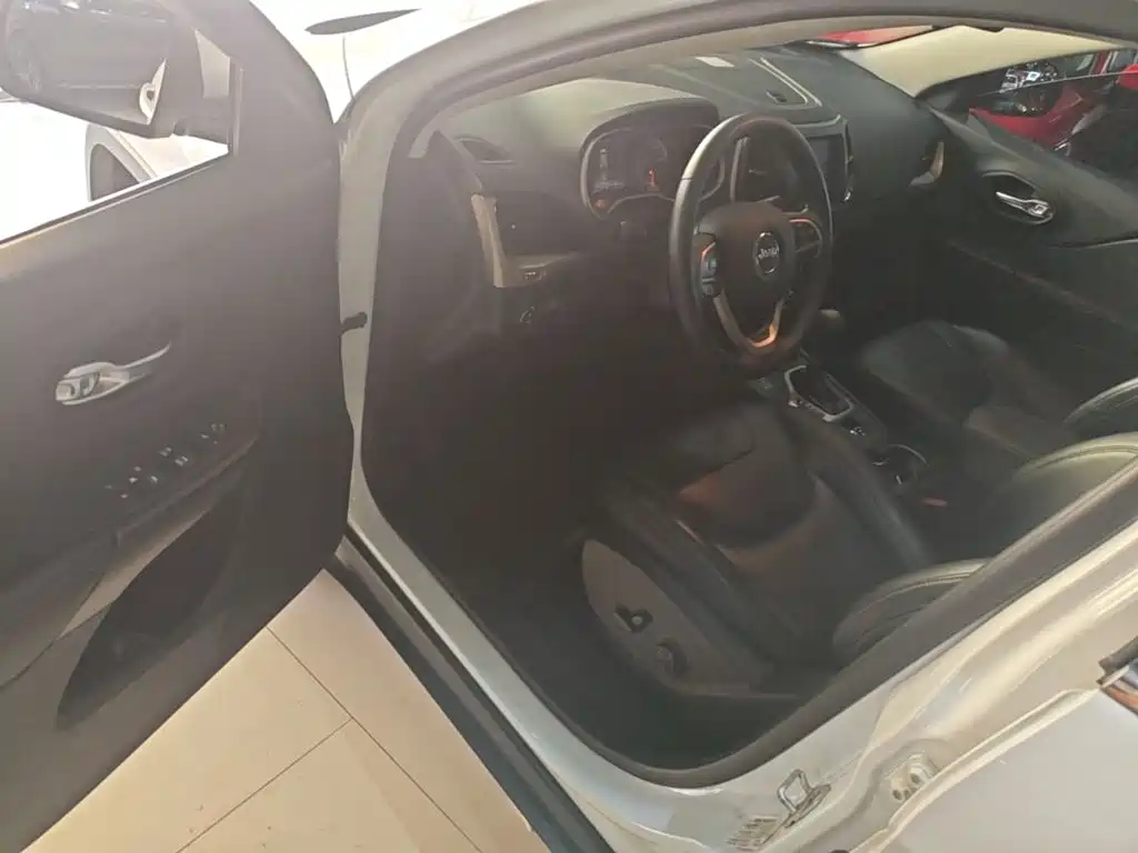 Jeep Cherokee — миниатюра 16