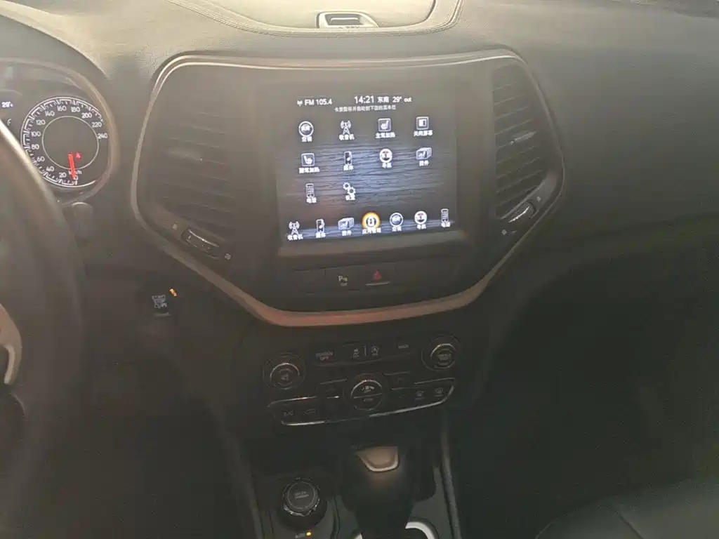 Jeep Cherokee — миниатюра 13