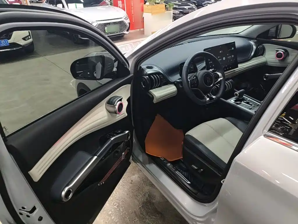 BYD Yuan Plus — миниатюра 16