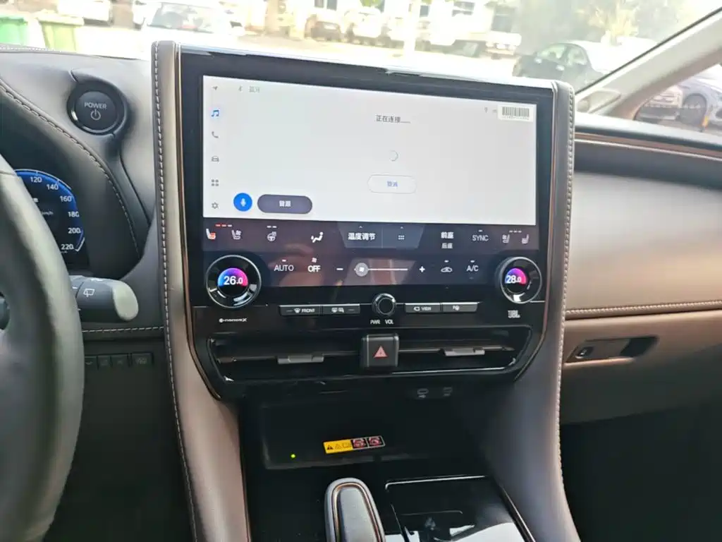 Toyota Alphard — миниатюра 13