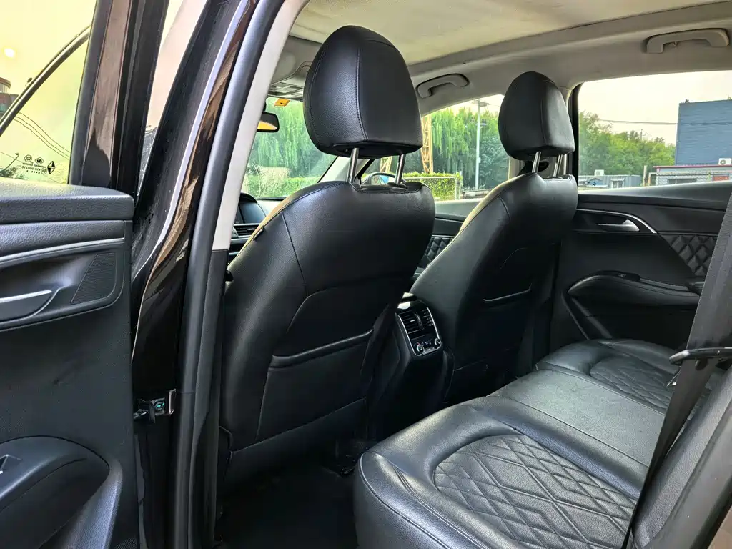 Borgward BX7 — миниатюра 12