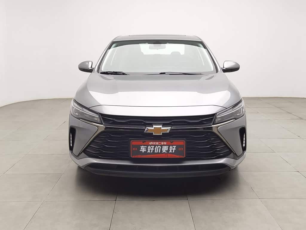 Chevrolet Monza 1.5 л 2023 г. Серебристо-серый, пробег 15200 км