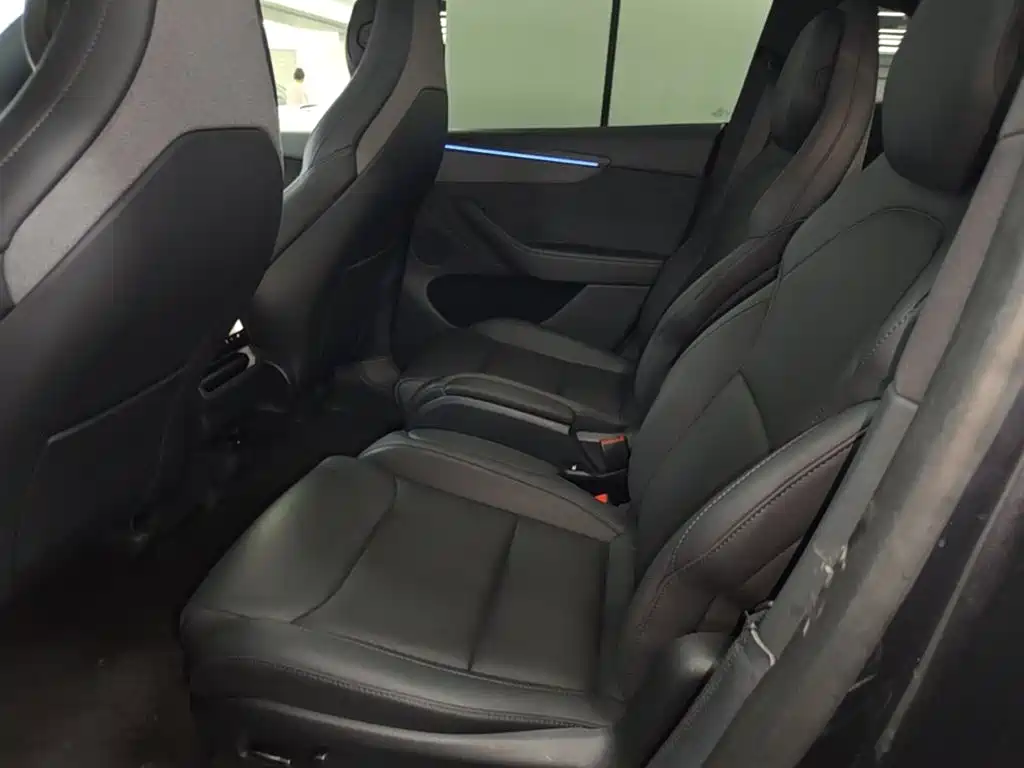 Tesla Model Y L — миниатюра 17