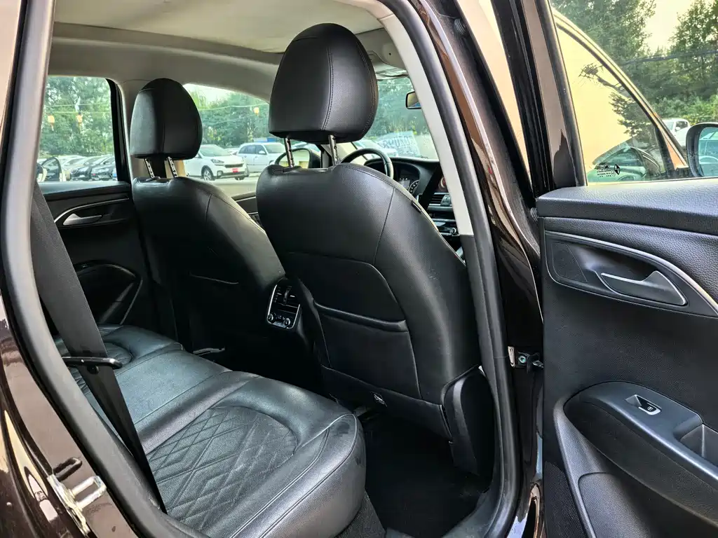 Borgward BX7 — миниатюра 15