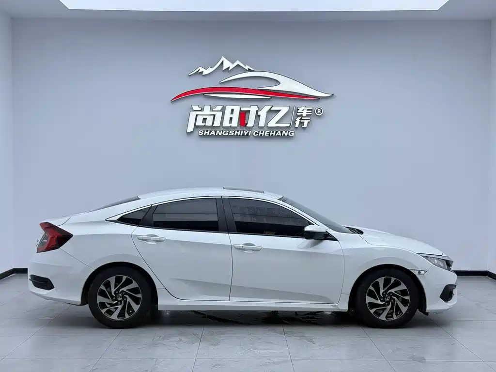 Honda Civic 2016 220TURBO CVT Luxury