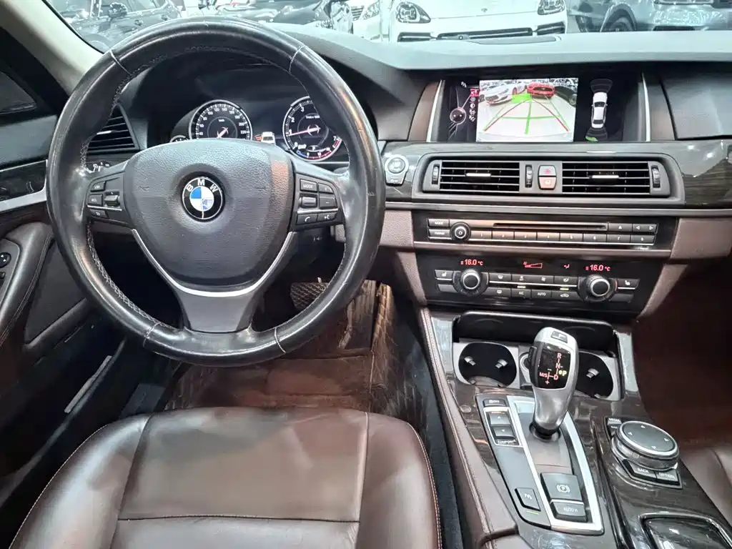 BMW 5 Series — миниатюра 10