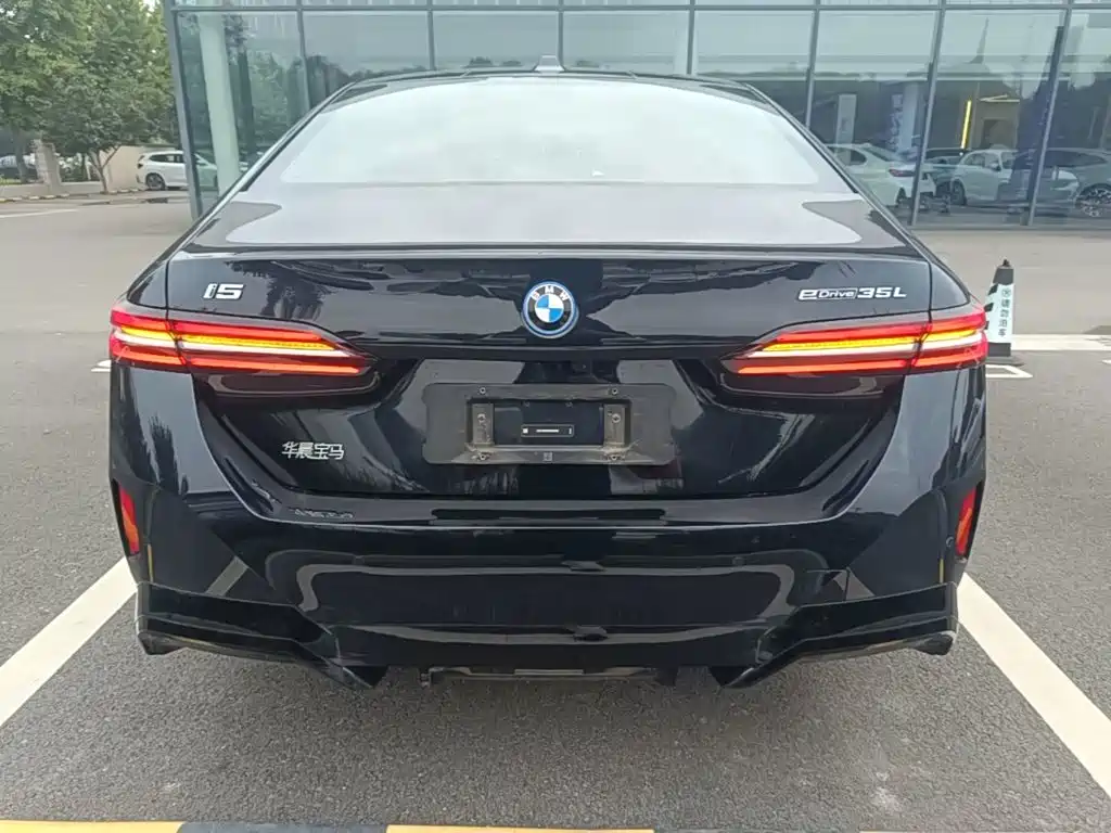 BMW i5 — миниатюра 6