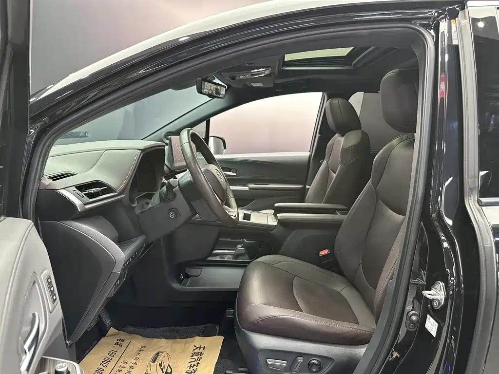 Toyota Sienna — миниатюра 5