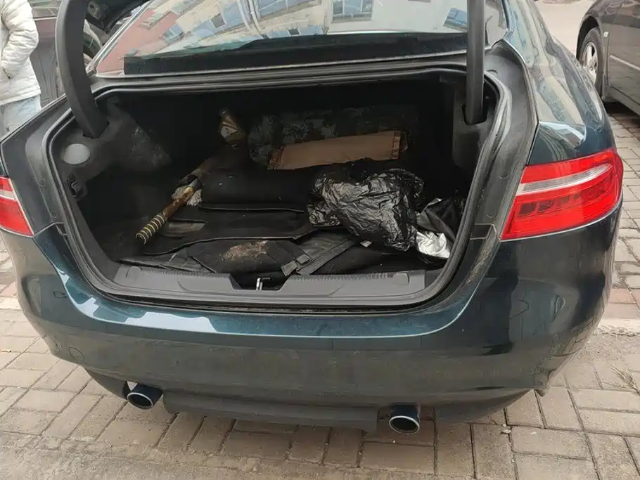Jaguar XE — миниатюра 4