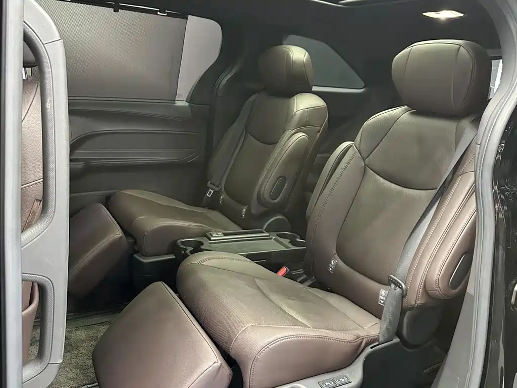 Toyota Sienna — миниатюра 6