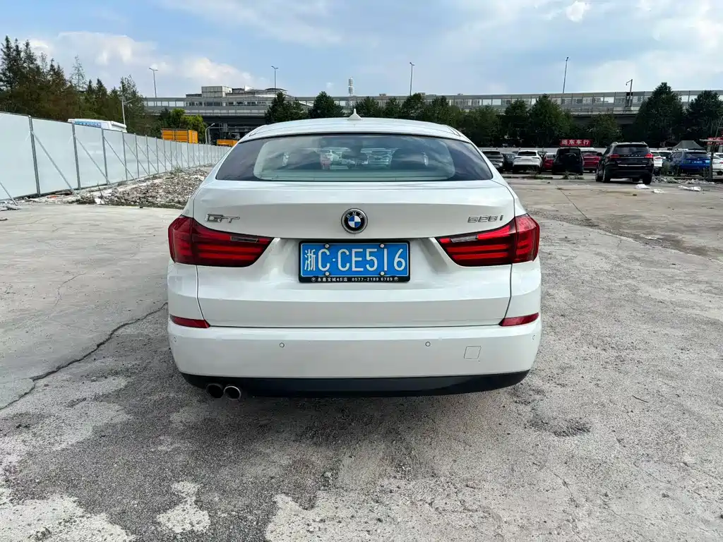 BMW 5 Series GT — миниатюра 8