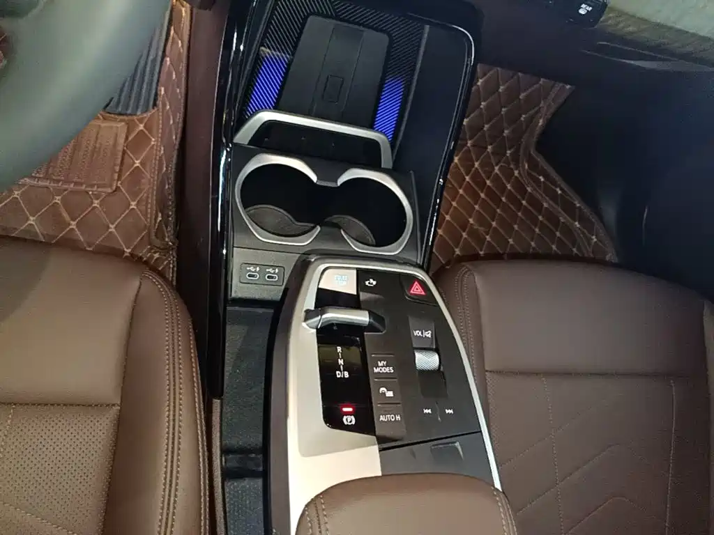 BMW iX1 — миниатюра 14