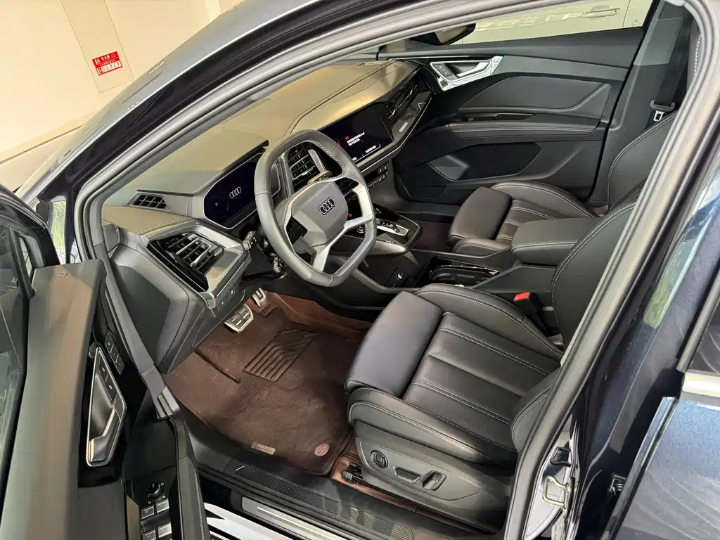Audi Q4 e-tron — миниатюра 3