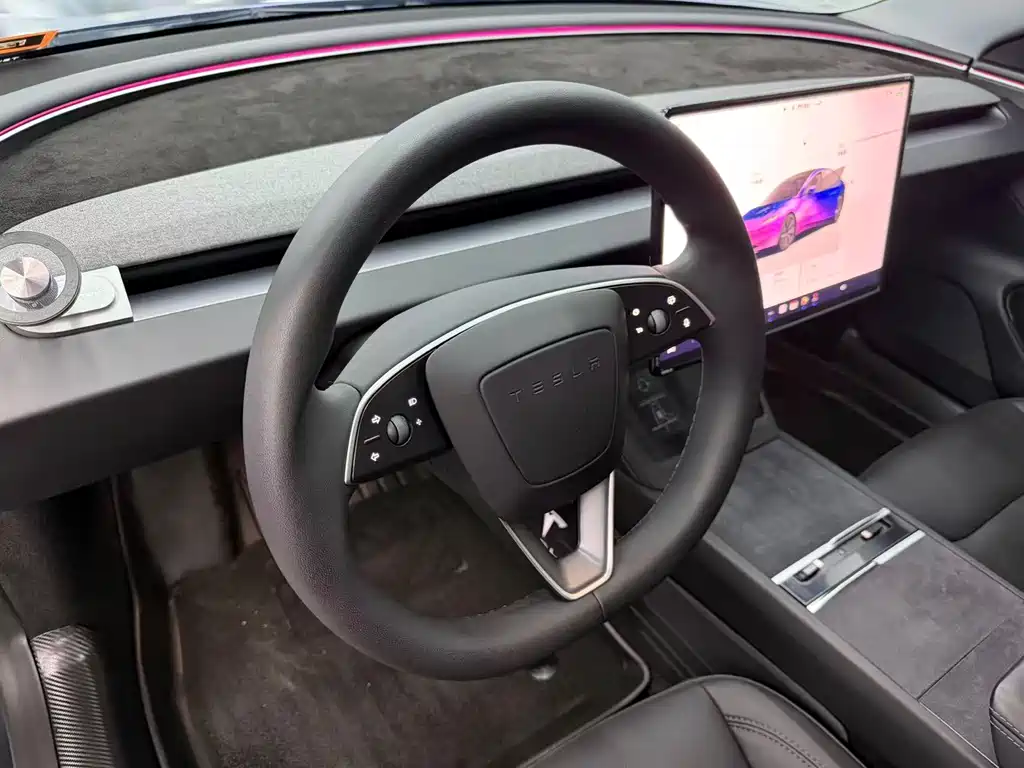 Tesla Model 3 — миниатюра 7