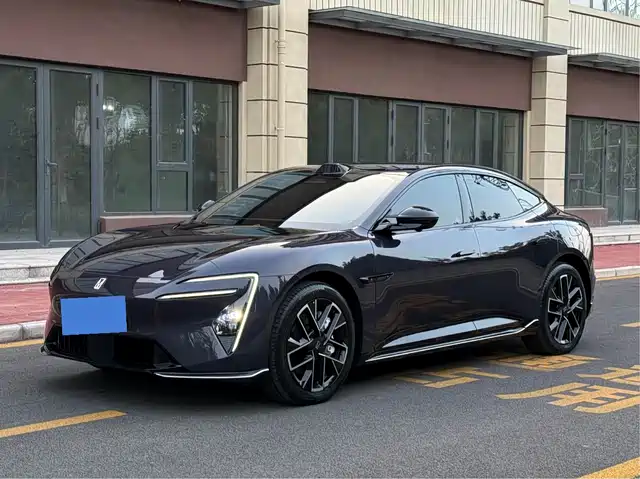 2025 Avatr 06