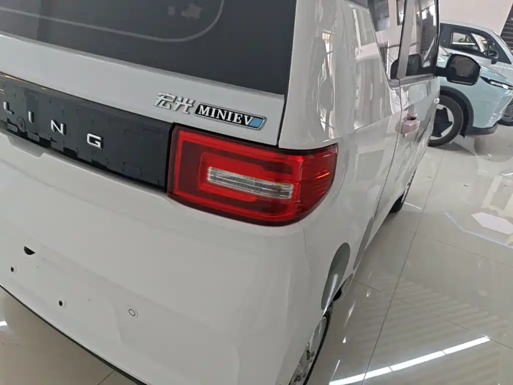 Wuling MINIEV — миниатюра 8