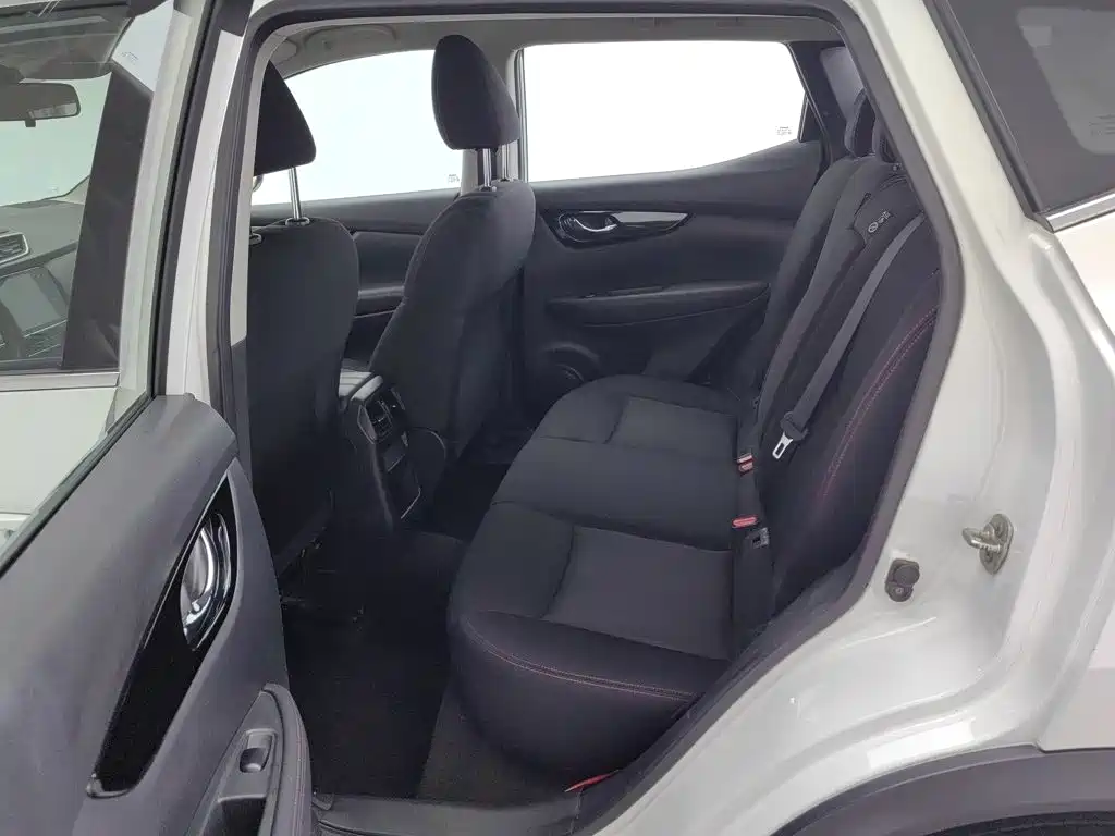 Nissan Qashqai — миниатюра 15