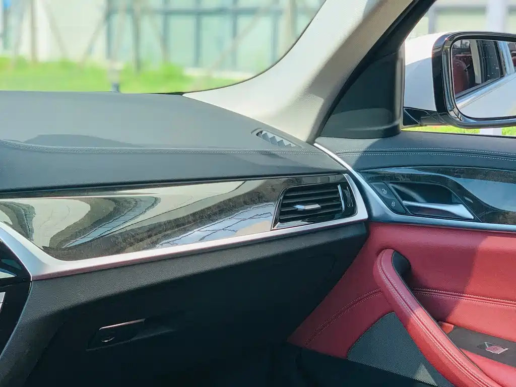 BMW 5 Series — миниатюра 12
