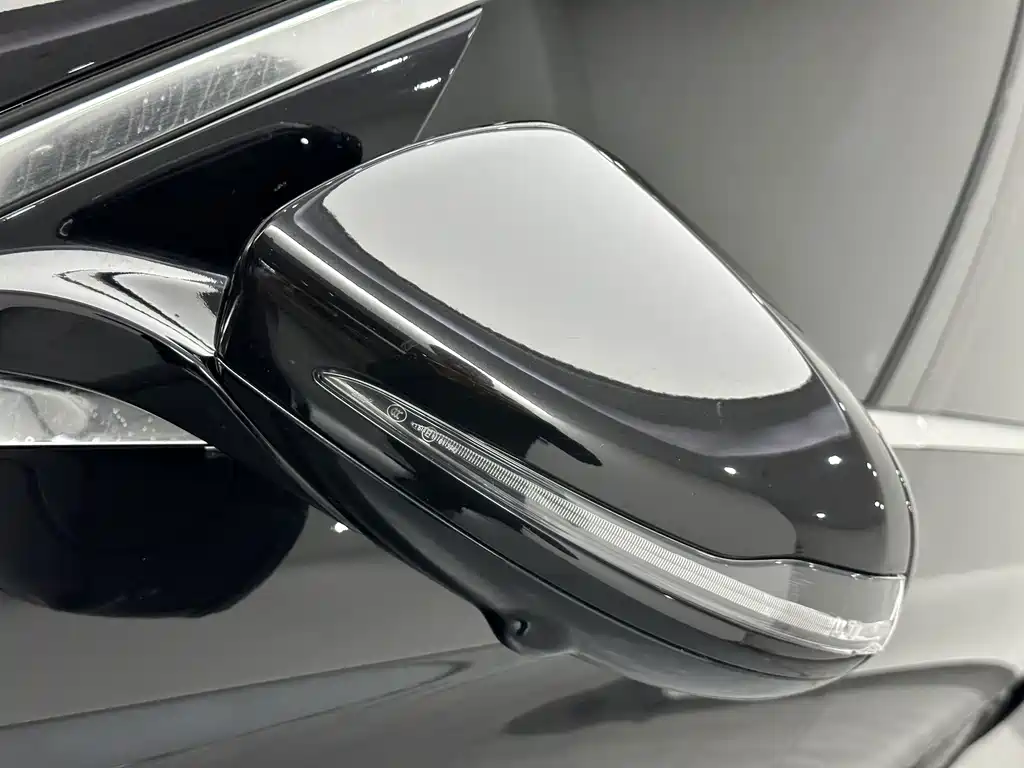 Mercedes-Benz E-Class — миниатюра 22