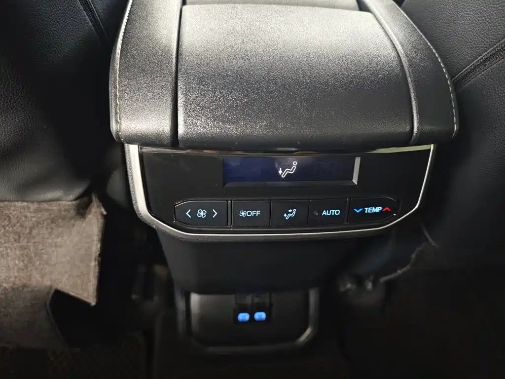 Toyota Crown Kluger — миниатюра 10