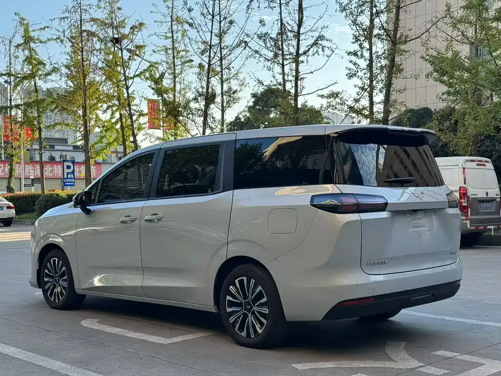 Wuling Xingguang 730 New Energy — миниатюра 9