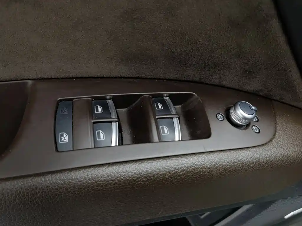 Audi Q7 — миниатюра 9