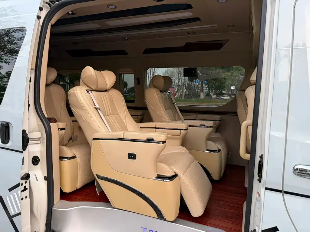 Toyota HiAce 2021 3.5L AT
