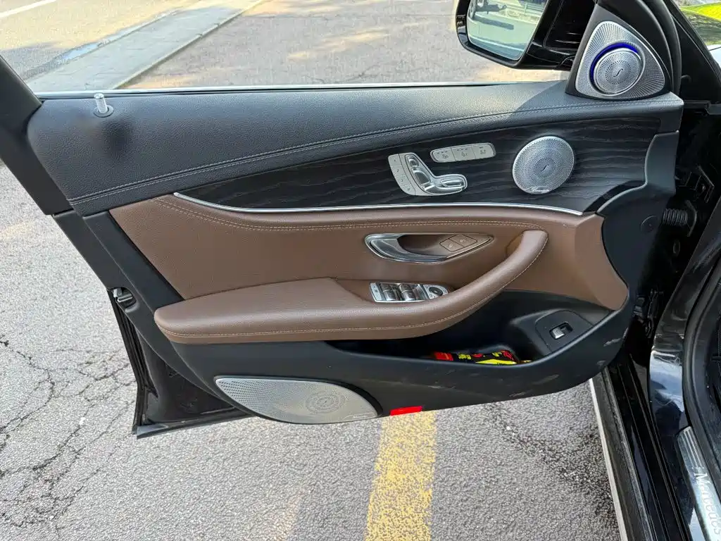 Mercedes-Benz E-Class — миниатюра 6