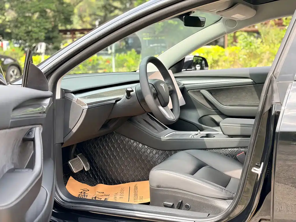 Tesla Model 3 — миниатюра 8